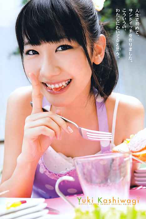 [日本写真杂志]ID0109 [Shonen Sunday] 2011 No 36-37 Yuki Kashiwagi 柏木由紀 [15P]--性感提示：舍宾丝袜饥渴少妇私密照鬼迷心窍比基尼